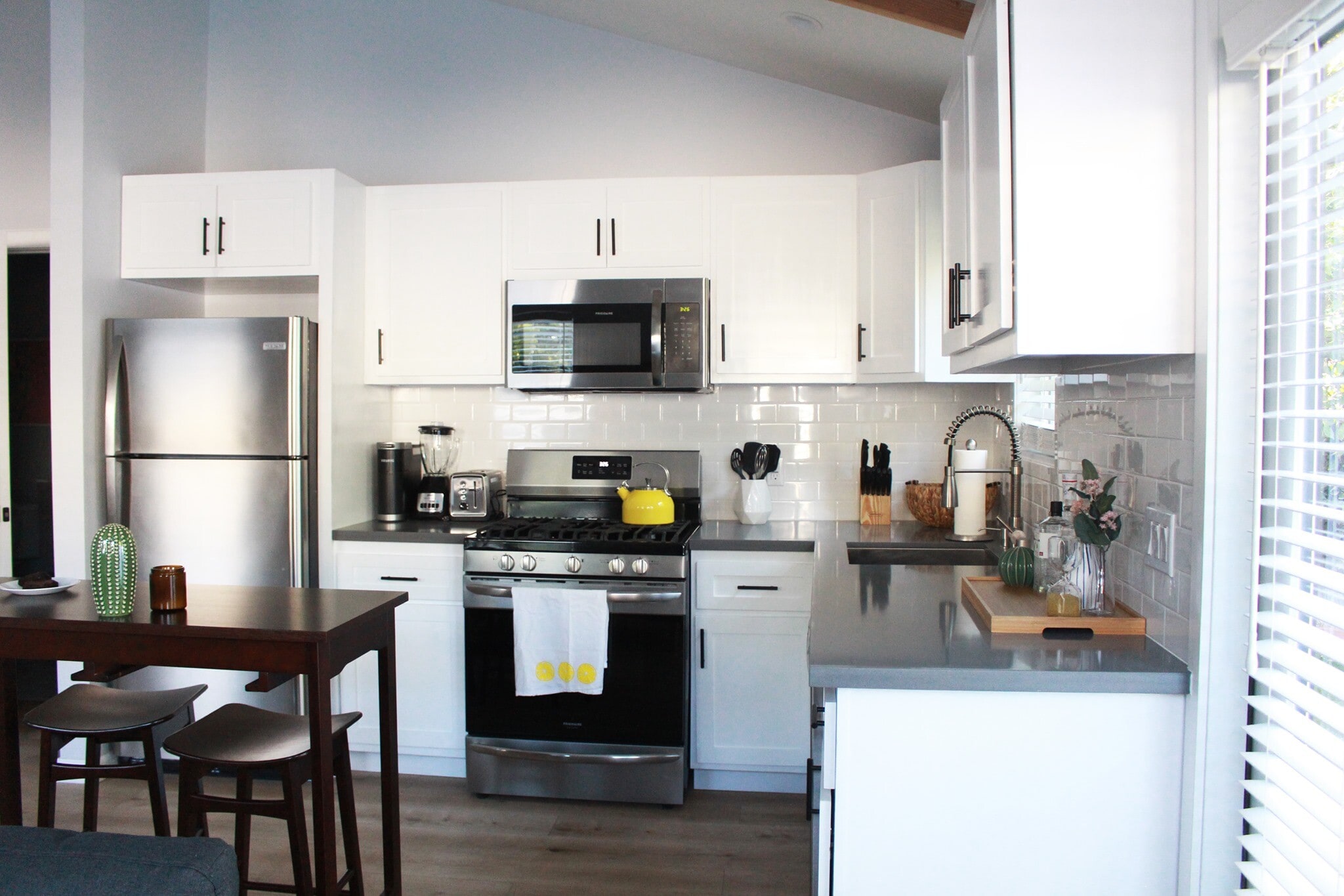Full size appliances in kitchen. - 2147 S Orange Dr