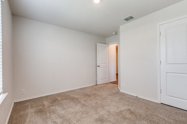 Building Photo - BEAUTIFUL 3-BEDROOM D.R. HORTON HOME IN RE...