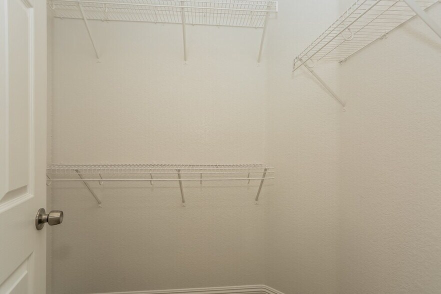 Building Photo - 10708 Bayview House Ave