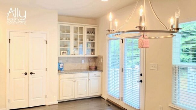 Building Photo - 2044 BethPage Ct