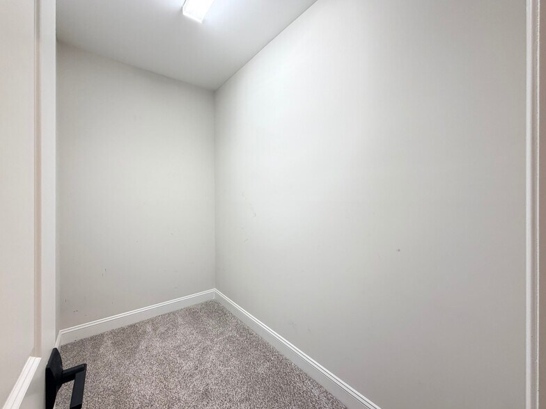 Building Photo - 829 Amley Pl