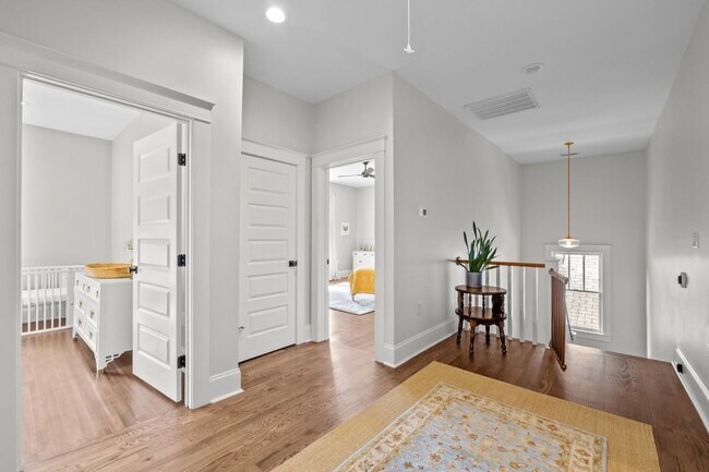 Building Photo - Gorgeous Renovation near Downtown Durham -...