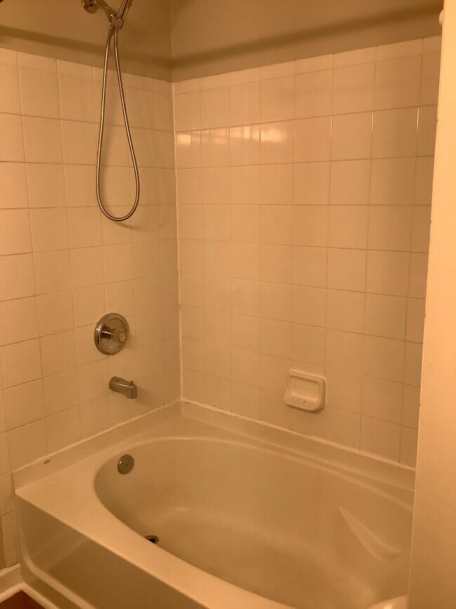 Building Photo - 2 bedrooms - 2 1/2 bath townhome - newly remodeled