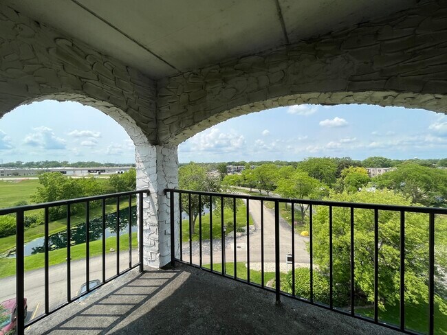 Building Photo - 350 Plum Creek Dr