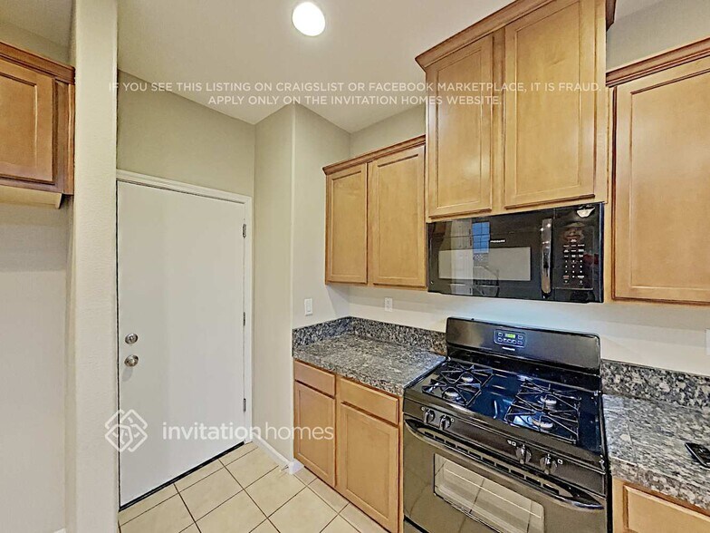 Building Photo - 638 Equinox Loop