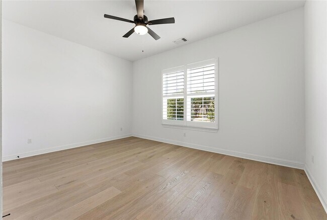 Building Photo - 704 Prairie Clover Dr