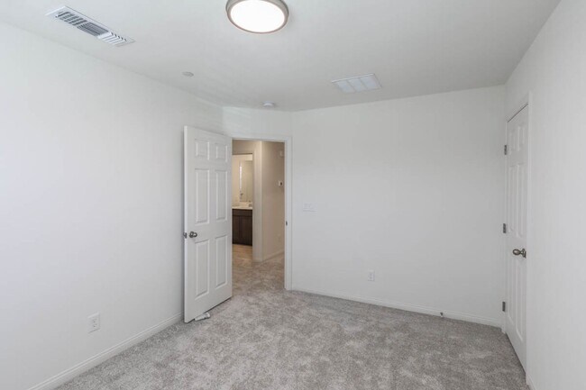 Building Photo - Brand New Inspirada Beauty With 1st Floor Bed and Bath