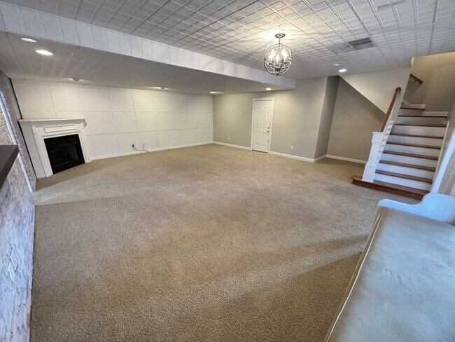 Building Photo - 307 Oak Meadow Ln