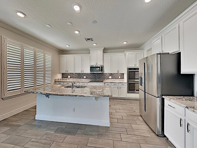 Building Photo - 8931 Lookout Pointe Dr