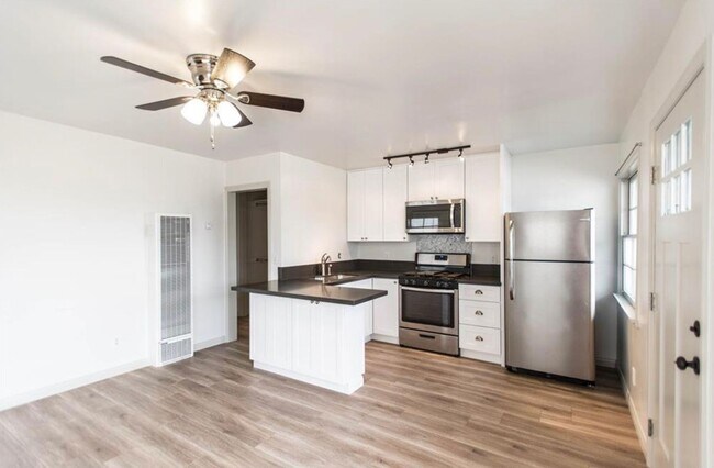 Building Photo - 507 Avenida Victoria
