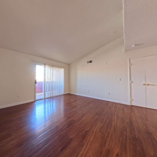 Building Photo - 2nd Level Specious One Bedroom Condo at Copper Sands!