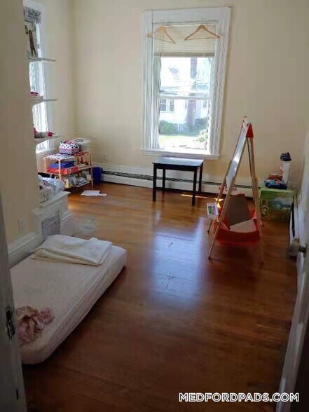 Primary Photo - 21 Royall St