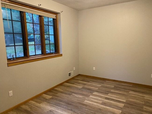 Building Photo - 4407-4409 Forest Valley Rd