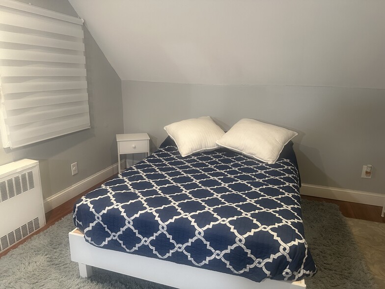 Building Photo - 8 Bunting Ln