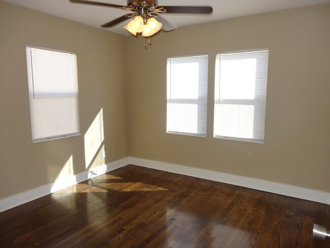 Building Photo - Three Bedrooms One Bathroom with Shaded Porch