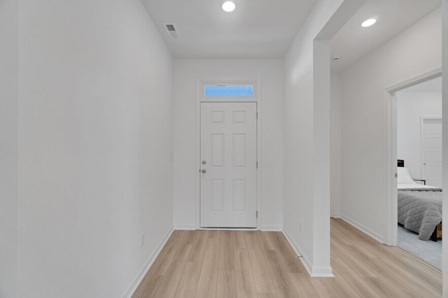 Building Photo - 12129 Rowan Hill Dr