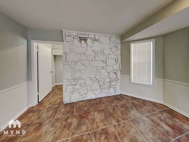 Building Photo - 2569 Richwood St