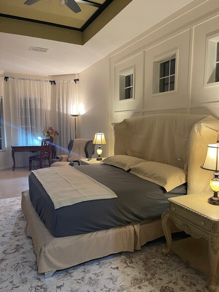 Building Photo - 9180 Lake Avon Dr