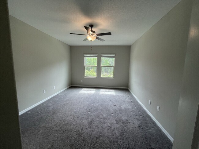 Building Photo - "Charming 3-Bedroom Wesley Chapel Home with Granite Finishes & Spacious 1,807 Sq Ft great Layout....