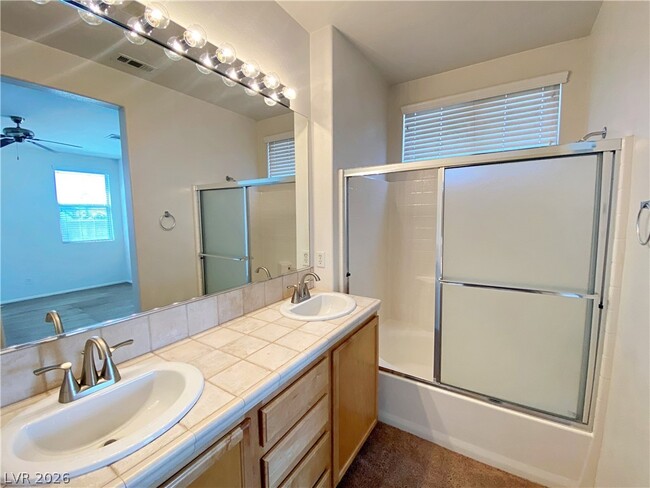 Building Photo - 682 Homewillow Ave