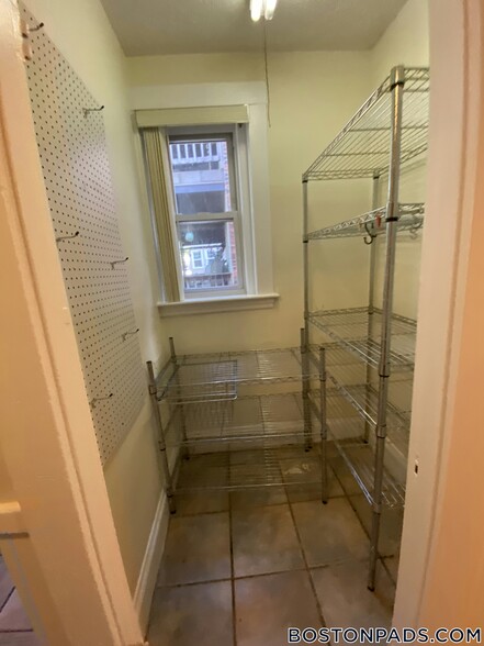 Building Photo - 6 Barrows St