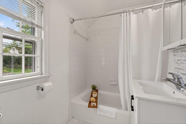 Building Photo - 624 22nd St S