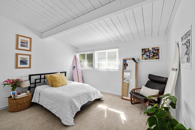 Building Photo - Serene yard tucked in the canyon!