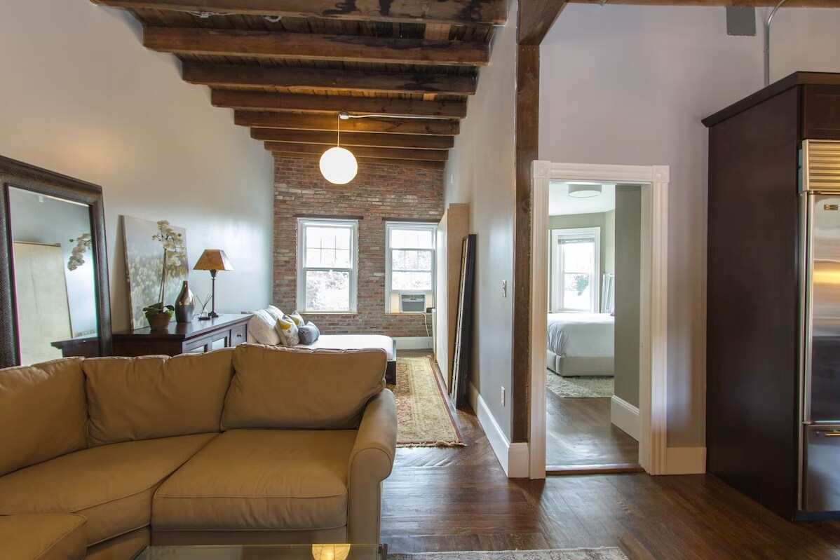 Building Photo - 1870 Commonwealth Ave