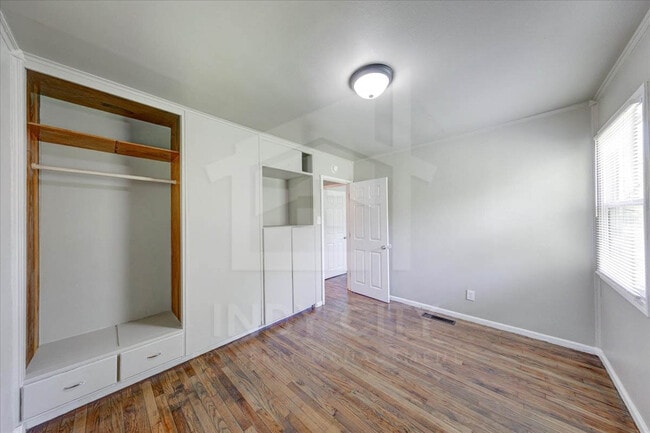 Building Photo - 4660 E 39th St