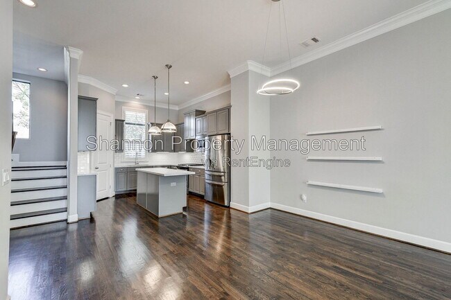 Building Photo - 1215 W 24th St