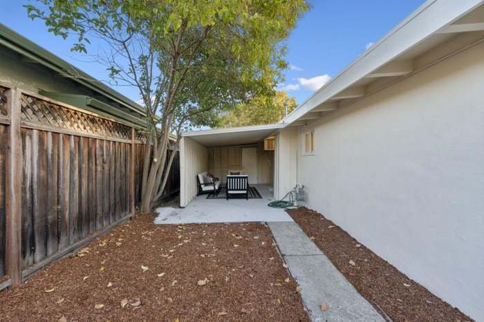 Building Photo - 2331 Castro Pl