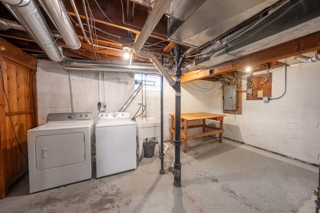 Building Photo - 4249 18th Ave S