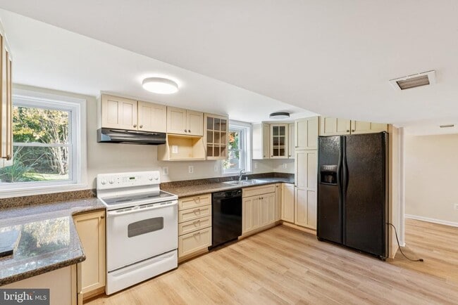 Building Photo - 5203 Nahant St