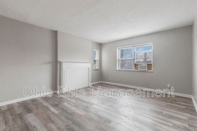 Building Photo - 987 Lilley Ave