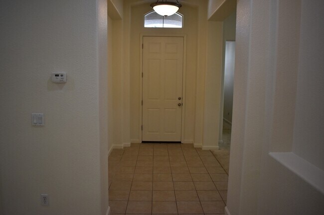 Building Photo - 2261 Pillsbury Rd