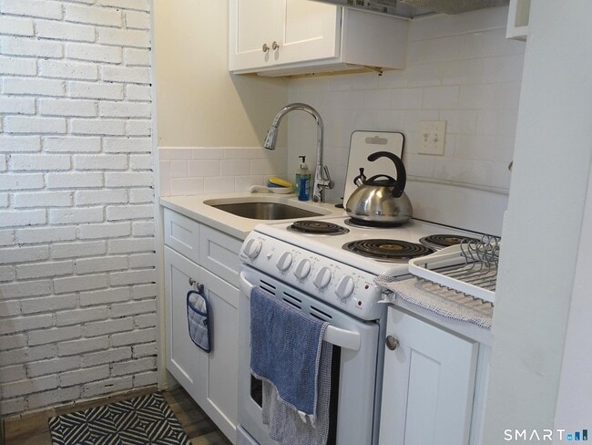 Building Photo - 81 Church St