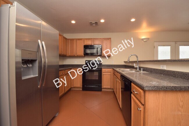 Building Photo - 203 S Cherry Ave