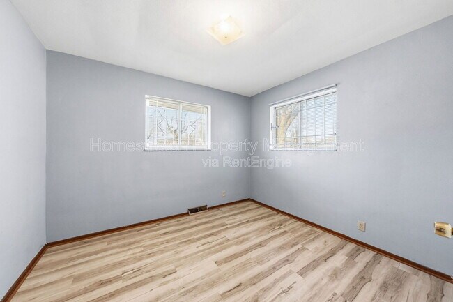 Building Photo - 2301 Belleview Ave