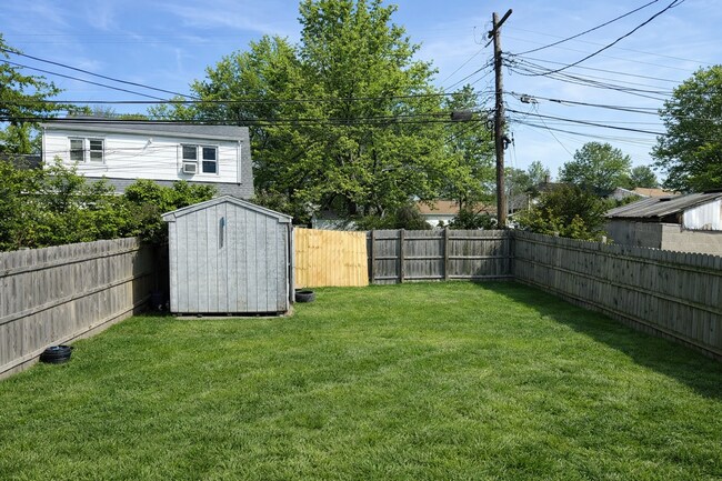 Building Photo - Charming 2BR Home with Yard, Porch & In-Home Laundry