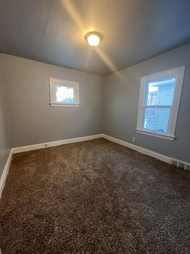 Building Photo - 9913 Mt Auburn Ave