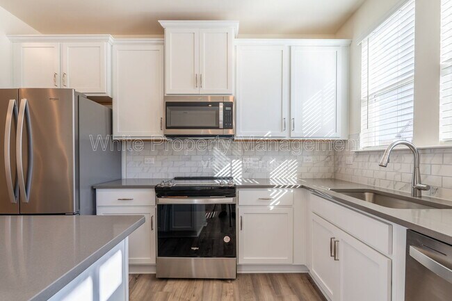 Building Photo - 1556 Cedar Tree Dr