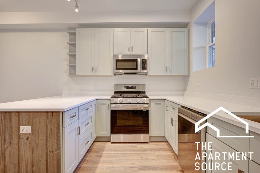 Building Photo - 1142 W 17th St