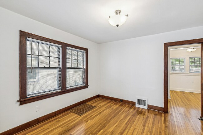 Building Photo - 213 S Belmont St