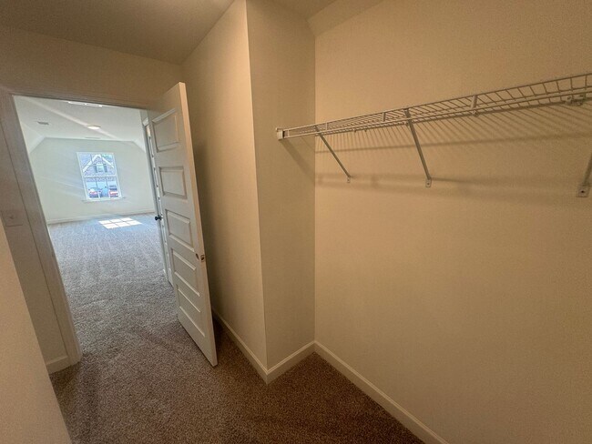 Building Photo - 8960 Acorn Ln