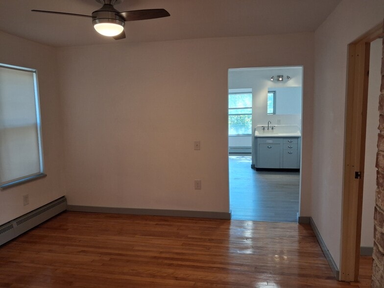 Building Photo - 10 Grand St