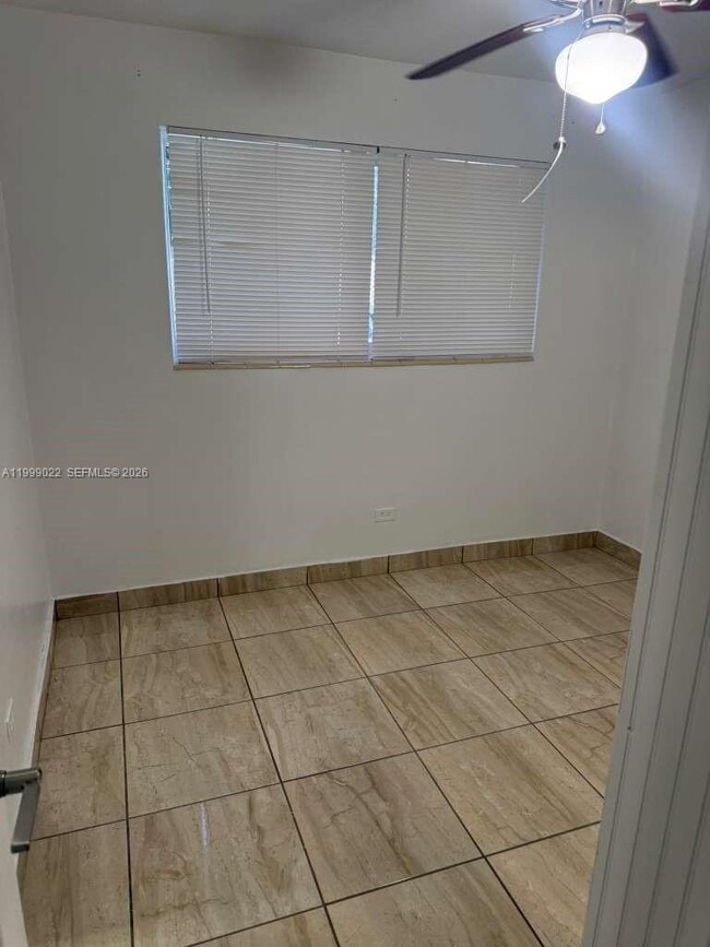 Building Photo - 6833 SW 20th Ct