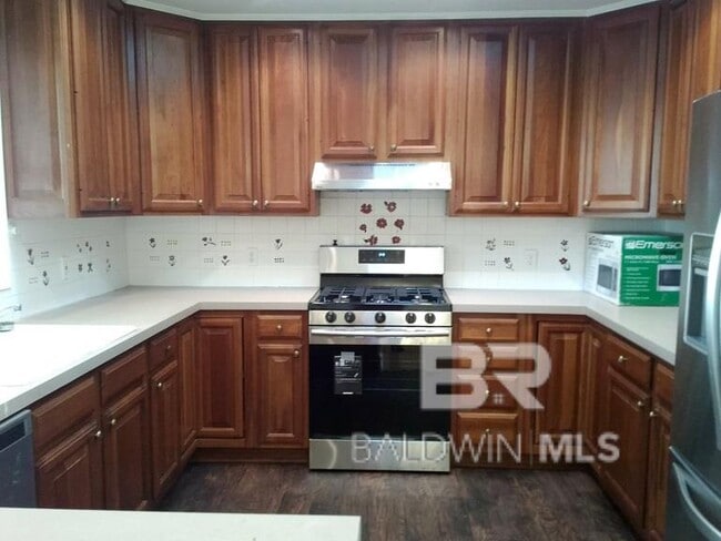 Building Photo - 25 Laurel Ave