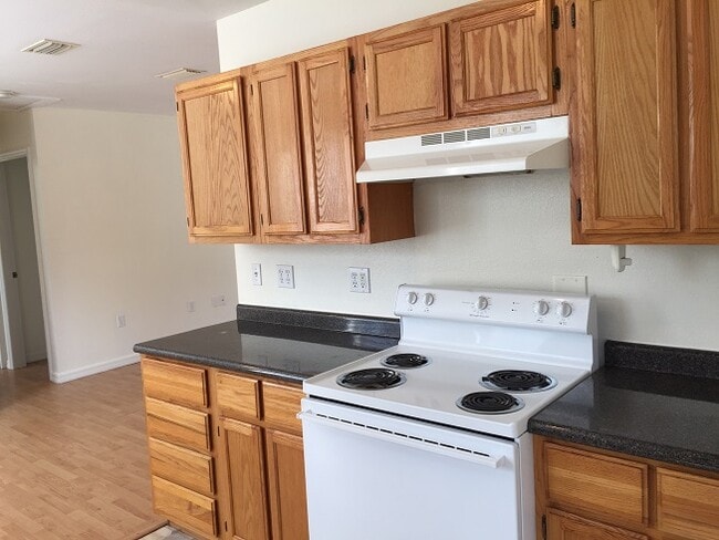 Building Photo - 1102 NE 16th Ave