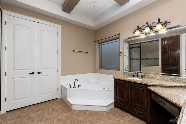 Building Photo - 1320 Manzano Ln