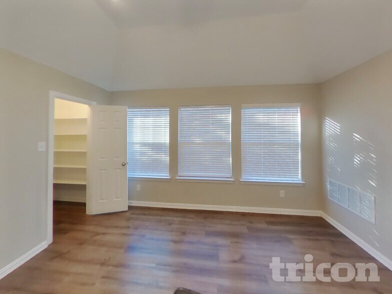 Building Photo - 114 Cole St